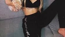 Cropped e calça de moletom